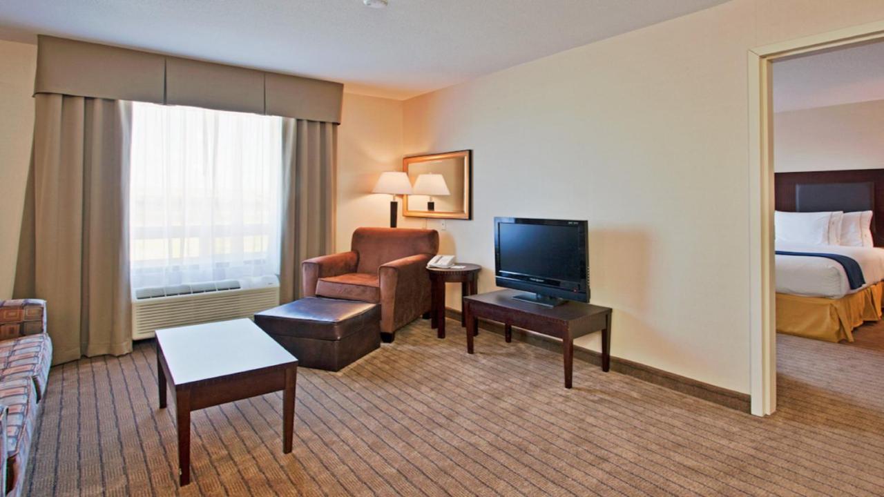 Holiday Inn Express Hotel & Suites Swift Current By Ihg Екстер'єр фото