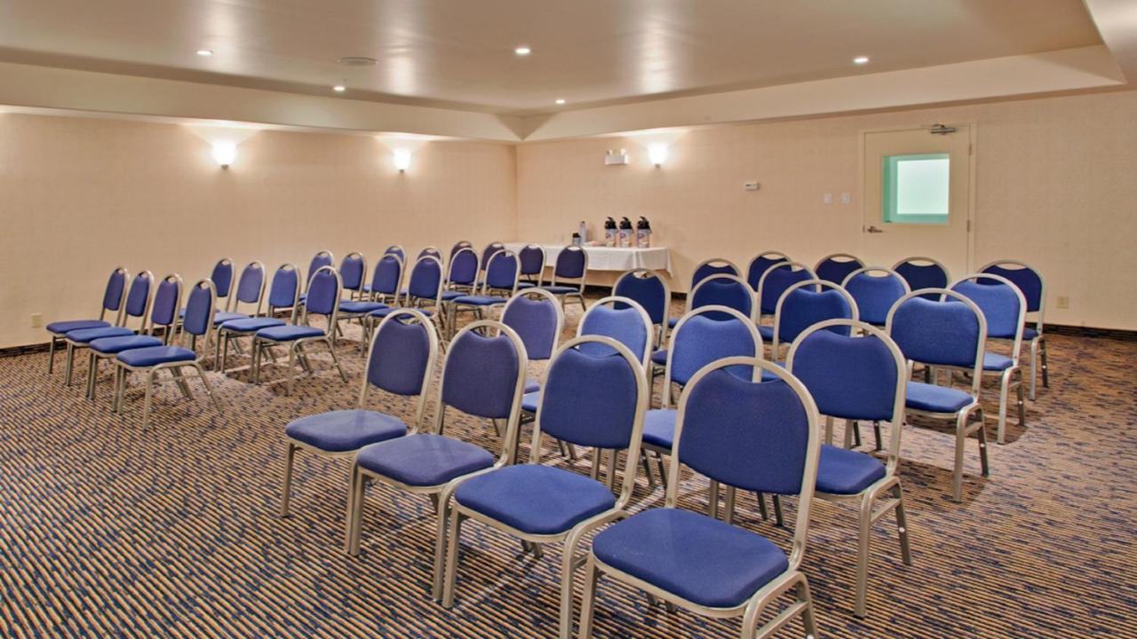 Holiday Inn Express Hotel & Suites Swift Current By Ihg Екстер'єр фото